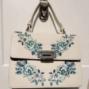 Beautiful white and floral design on this purse.